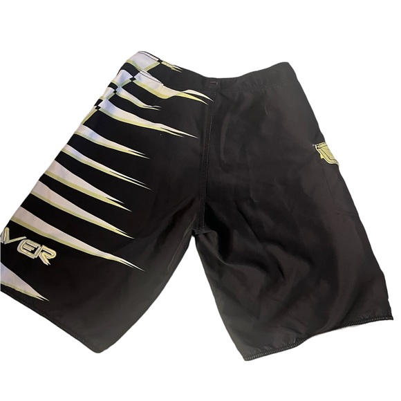QUIKSILVER MENS BOARD SHORTS - Picture 2 of 3